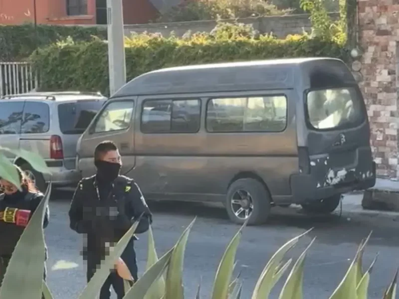 Queman un auto cerca del Parque Ecológico y dejan manta con amenazas  