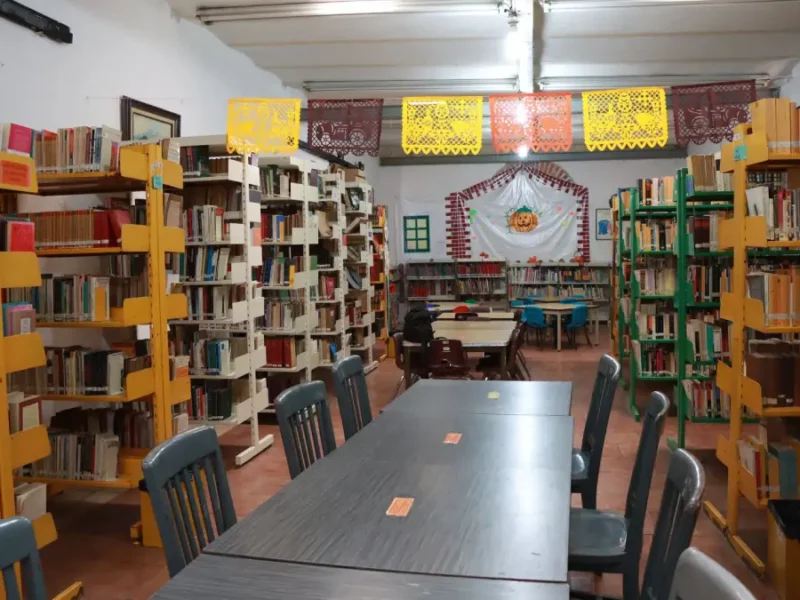 Ariadna Ayala, presidenta de Atlixco continúa fortaleciendo la educación y la cultura en la biblioteca municipal.