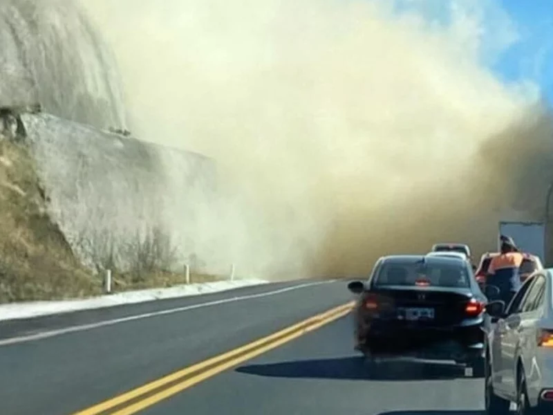 Cierran la autopista Puebla-Tlaxcala por deslizamiento de tierra