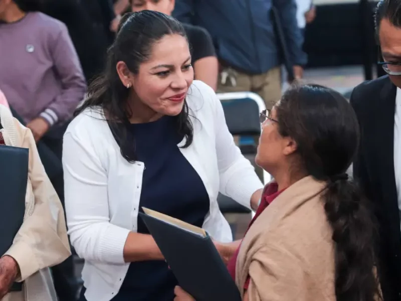 Brinda Lupita Cuautle certeza legal en San Andrés Cholula con entrega de sentencias