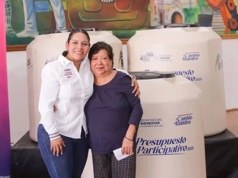 Mejora Lupita Cuautle condiciones de vida en San Andrés con entrega de tinacos