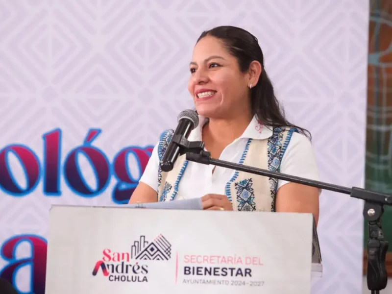 Fortalece Lupita Cuautle a escuelas con equipo tecnológico