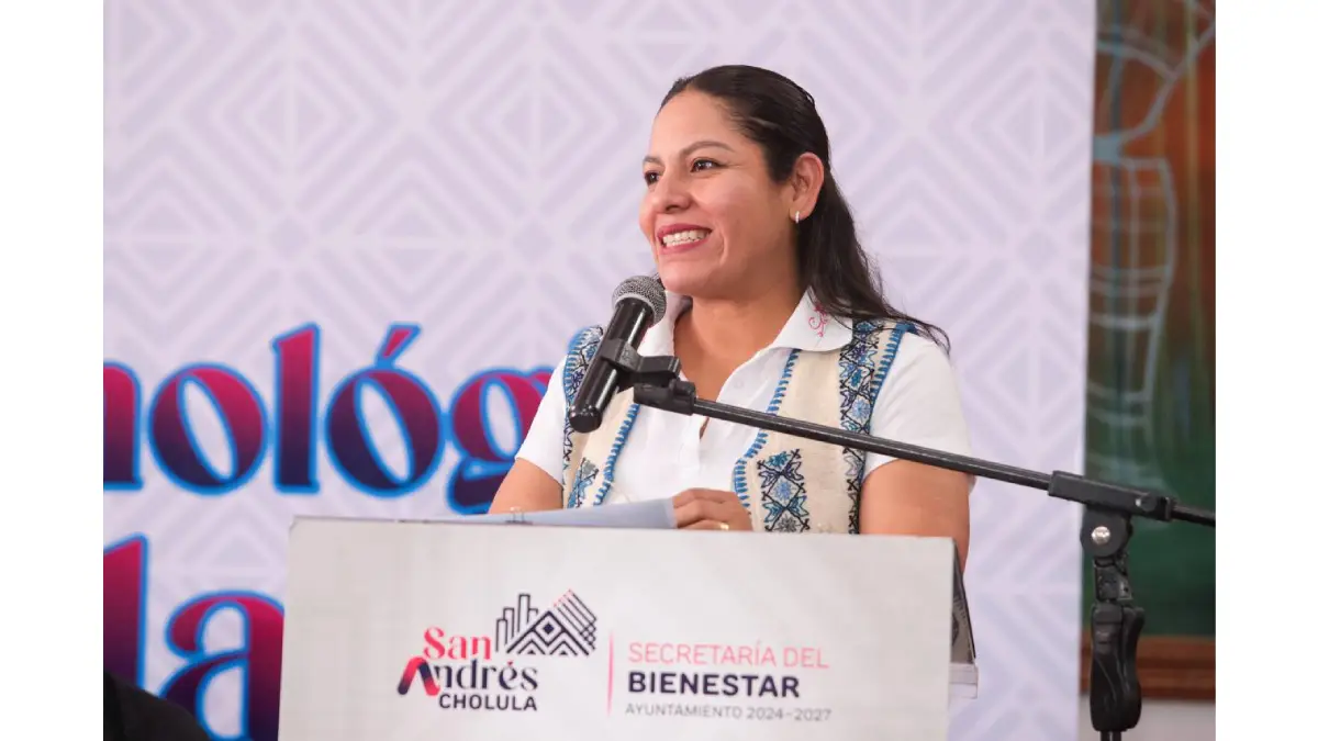 Fortalece Lupita Cuautle a escuelas con equipo tecnológico