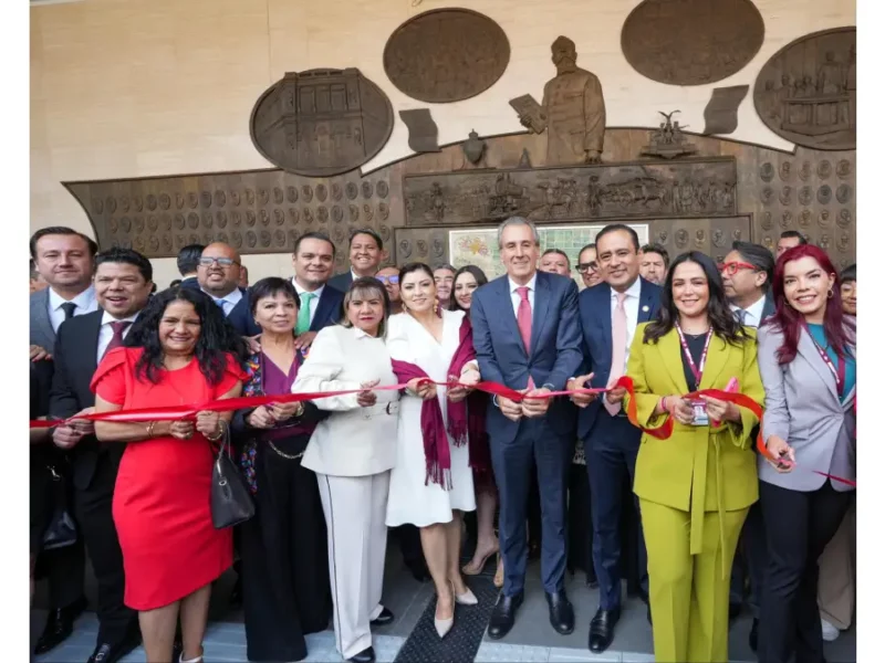 Inaugura Pepe Chedraui exposición de la Ciudad de Puebla en San Lázaro