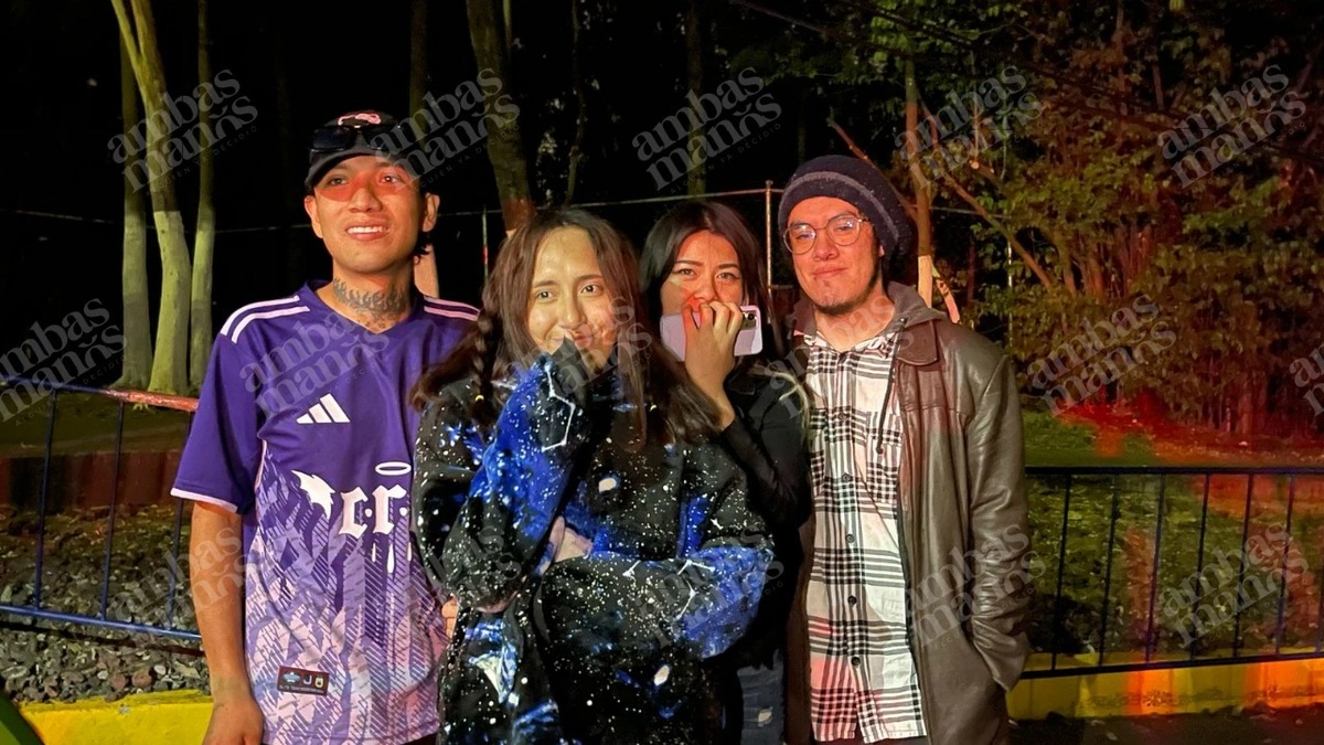 Ari y Elvia, las primeras fans en fila para ver a Maroon 5 en la Feria de Puebla  