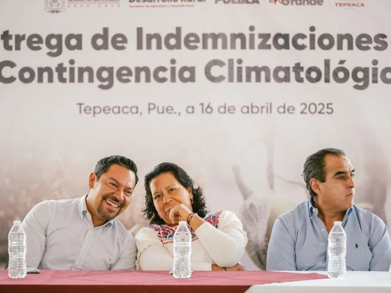 Villegas participa en la entrega de indemnizaciones a productores en la región Tepeaca-Tecamachalco