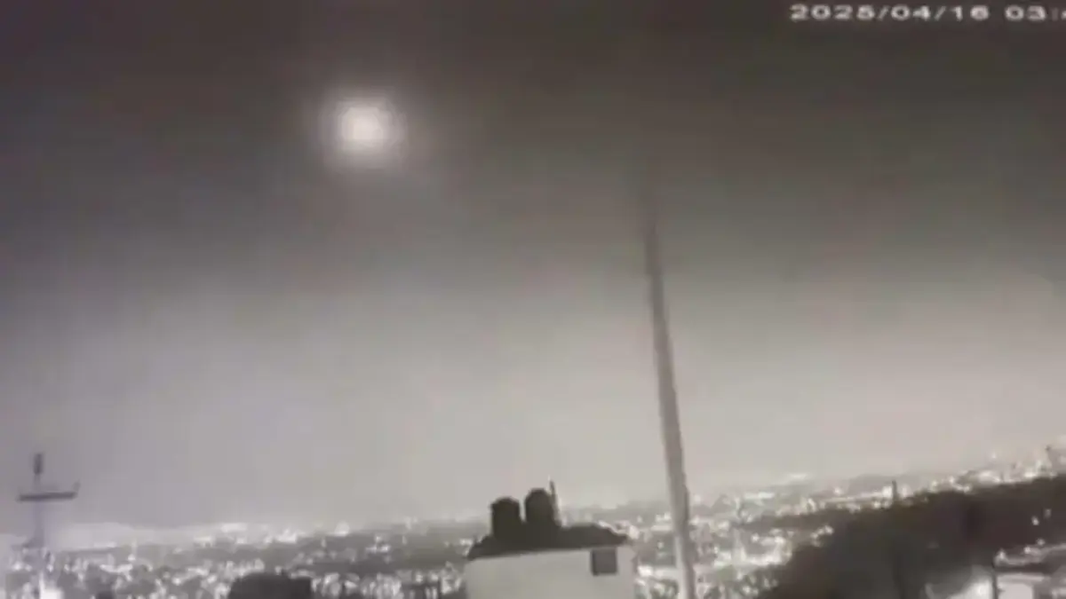 VIDEO: ¿Fue un meteorito? Captan destello de luz en la CDMX  