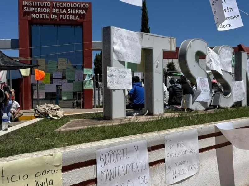 Paro estudiantil en el Tecnológico de Zacatlán cumple tres días