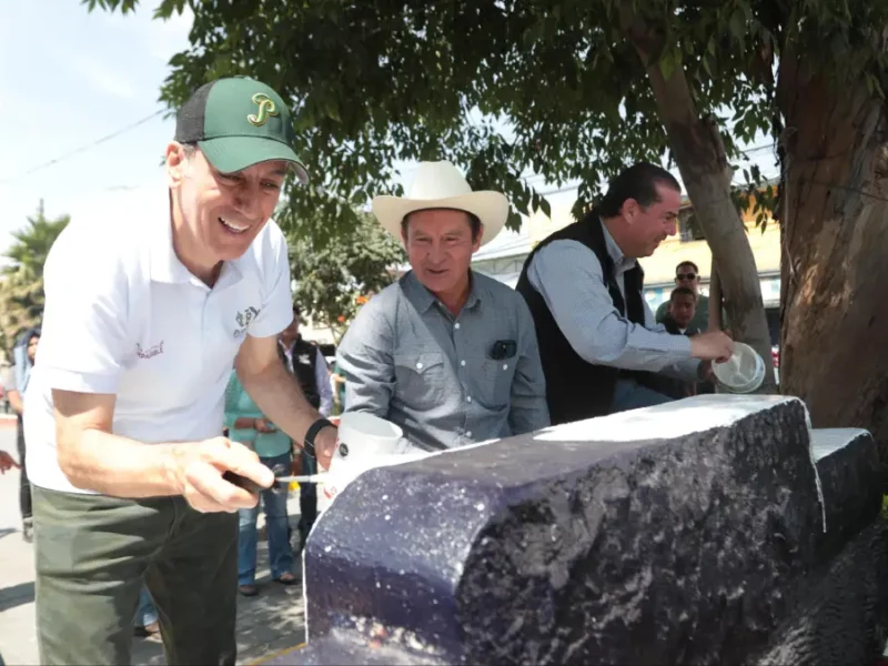 Gobierno de la Ciudad impulsa faena de conservación en el parque principal de San Felipe Hueyotlipan