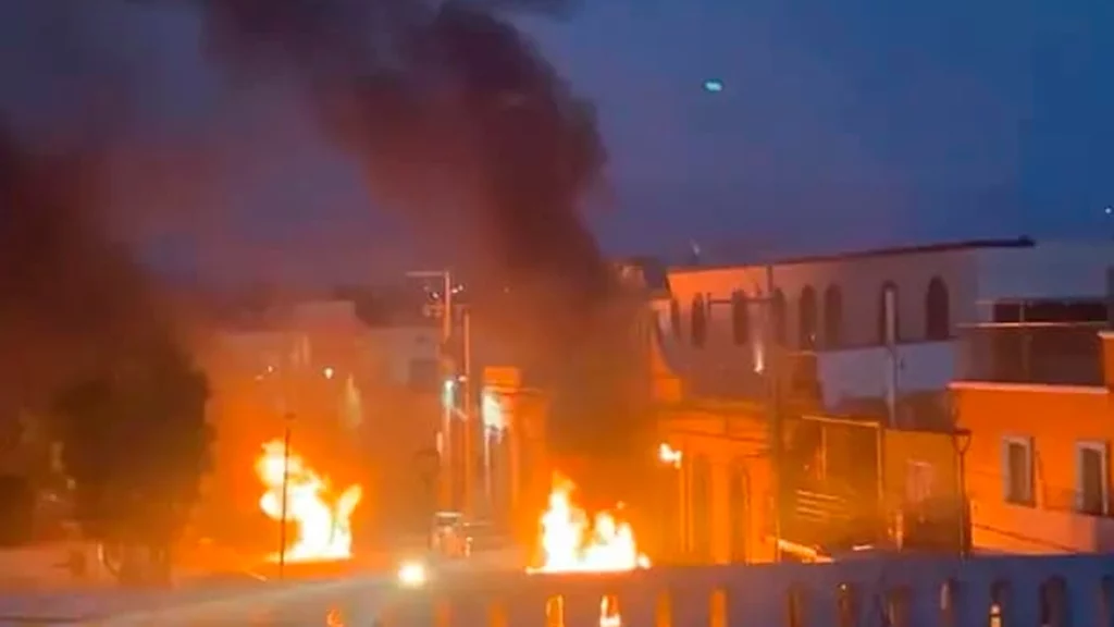A las 9 de la noche se reportó que se controlaron los disturbios en Acatzingo, reportan varias colonias sin energía eléctrica e inicia la evaluación de los disturbios.