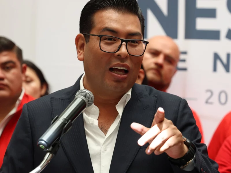 Néstor Camarillo le miente al Senado: dice que es licenciado en Derecho, pero no aparece en el Registro