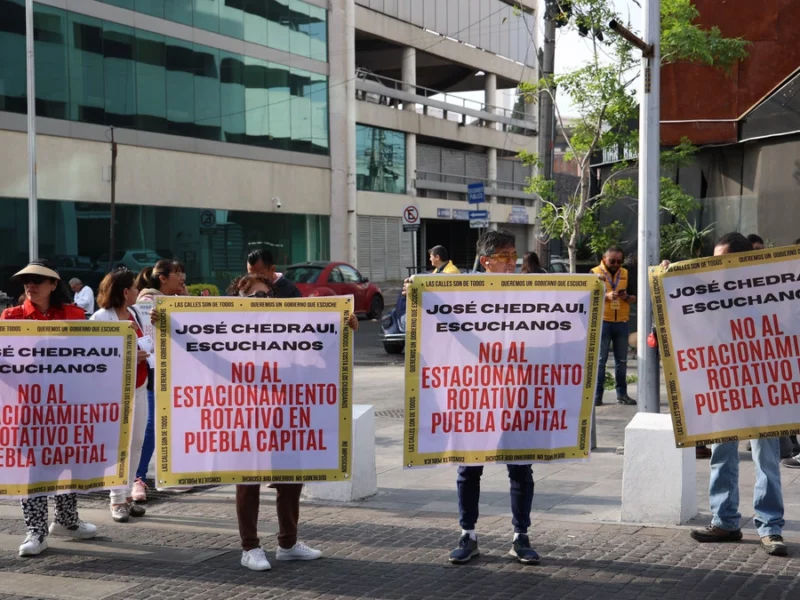 Dueño de taller niega liderar manifestaciones contra los parquímetros en Puebla