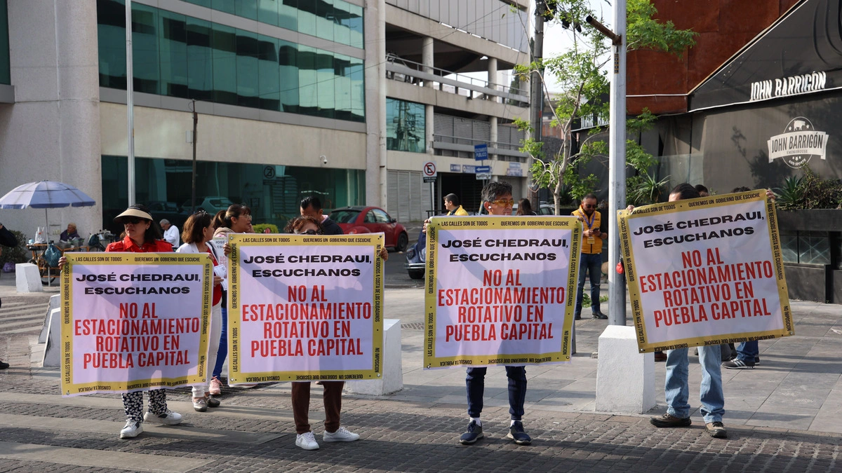 Dueño de taller niega liderar manifestaciones contra los parquímetros en Puebla
