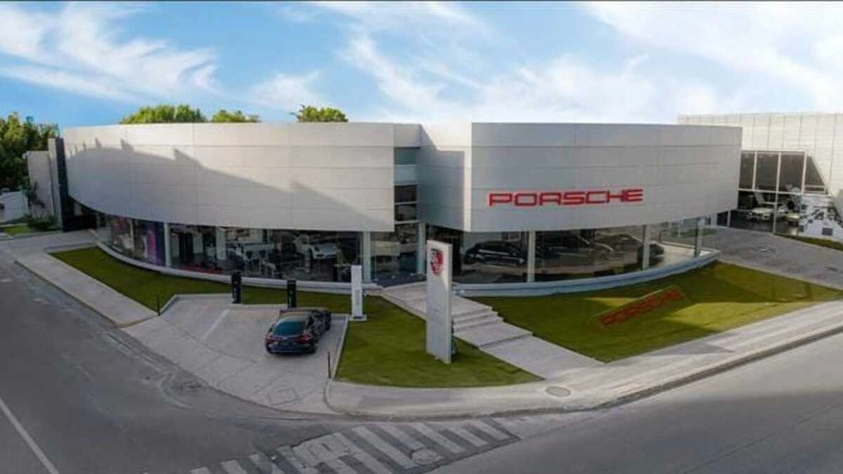 Desvalijan autos en Audi Angelópolis y se llevan millón y medio en autopartes