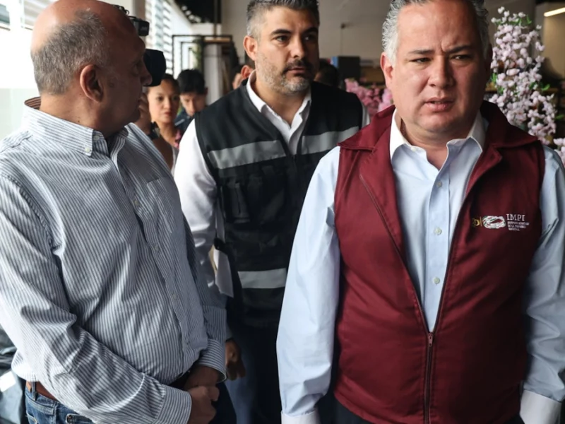 Santiago Nieto encabeza operativo en Lomas de Angelópolis, decomisan 3 mil productos piratas