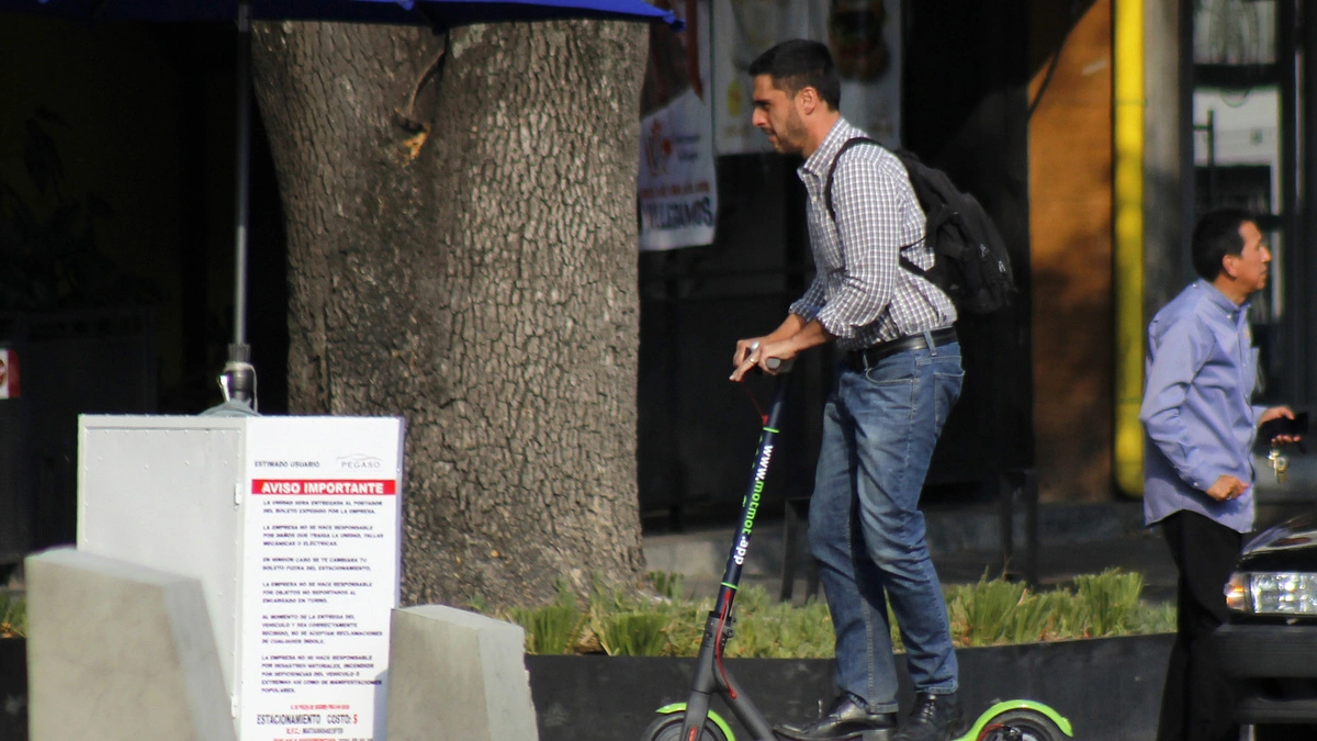 Falta de infraestructura imposibilita regulación de scooters y bicis eléctricas en Puebla