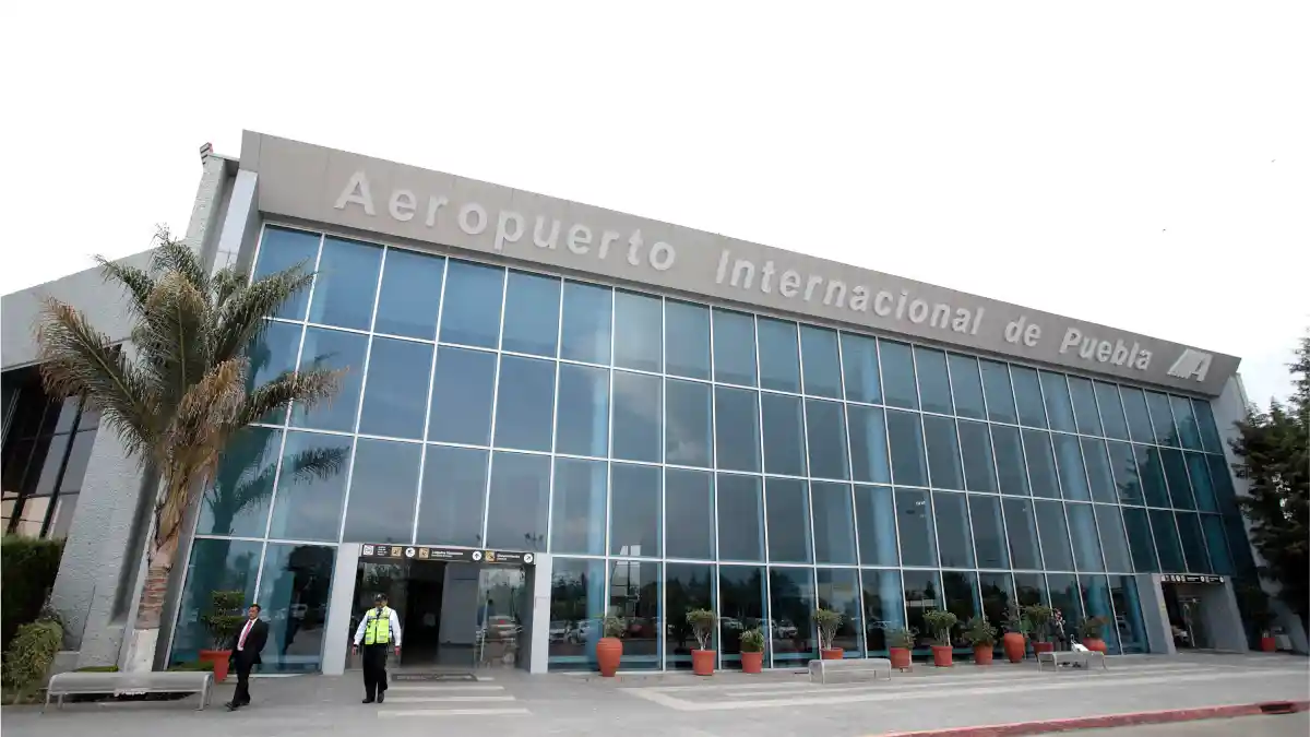 Armenta busca que el Aeropuerto de Puebla se llame “Hermanos Serdán 5 de Mayo”.