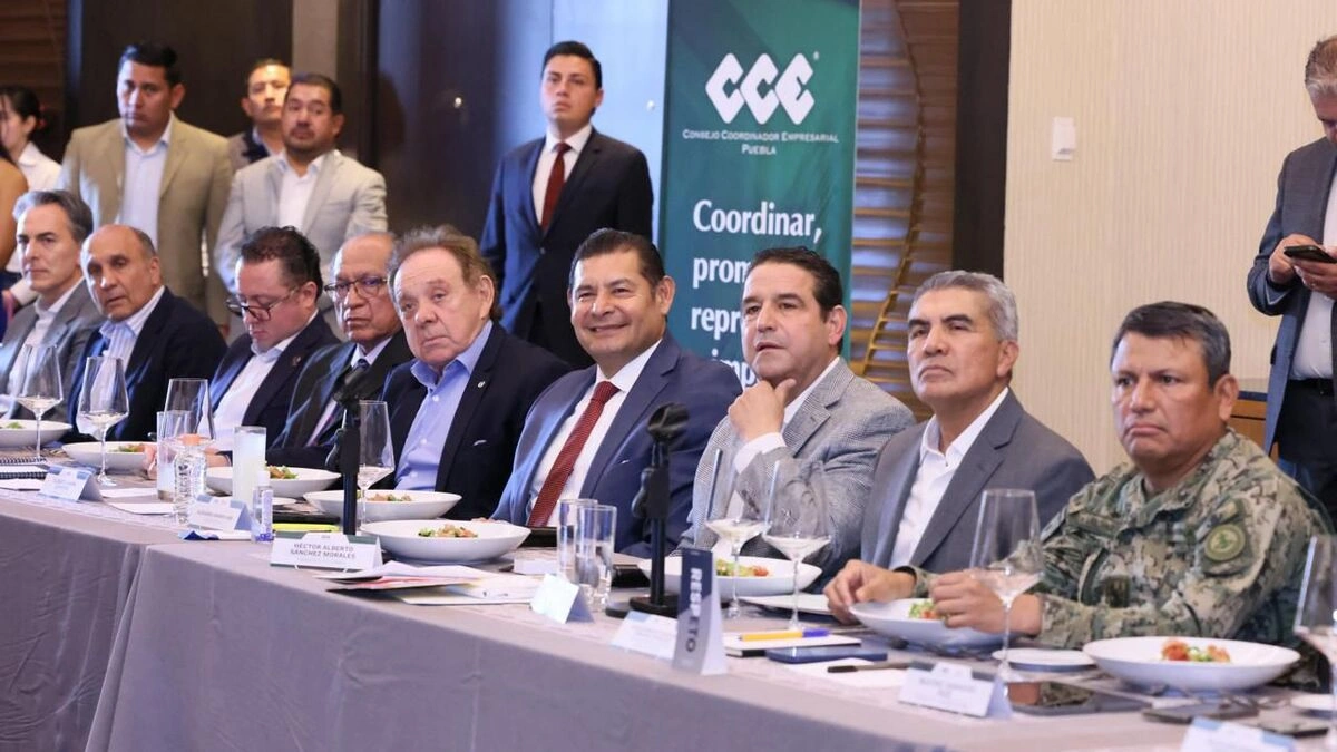 Empresarios proponen a Armenta construir un Metro en Puebla y otra Central de Abasto