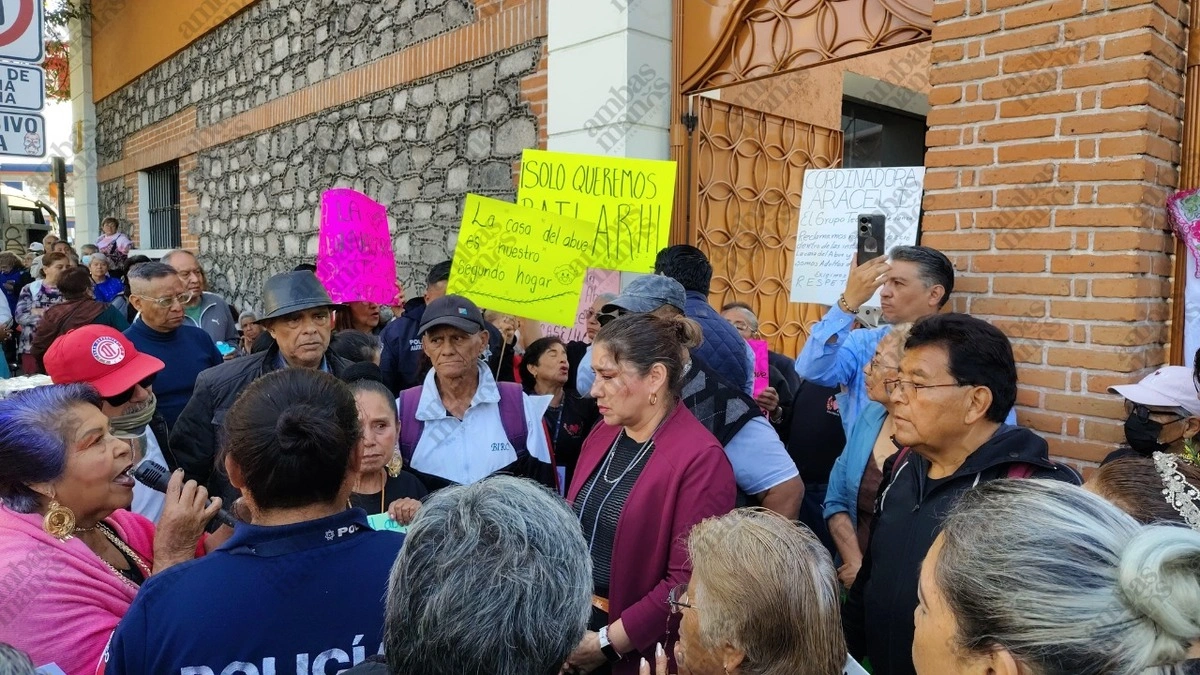 Abuelitos acusan malos tratos y despojo en la Casa del Abue en Puebla