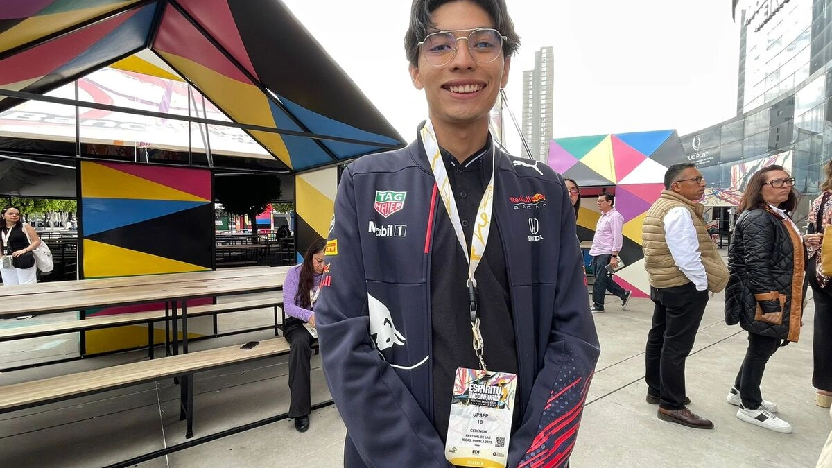Checo Pérez causa sensación y fans acuden a verlo al Festival de las Ideas 2025