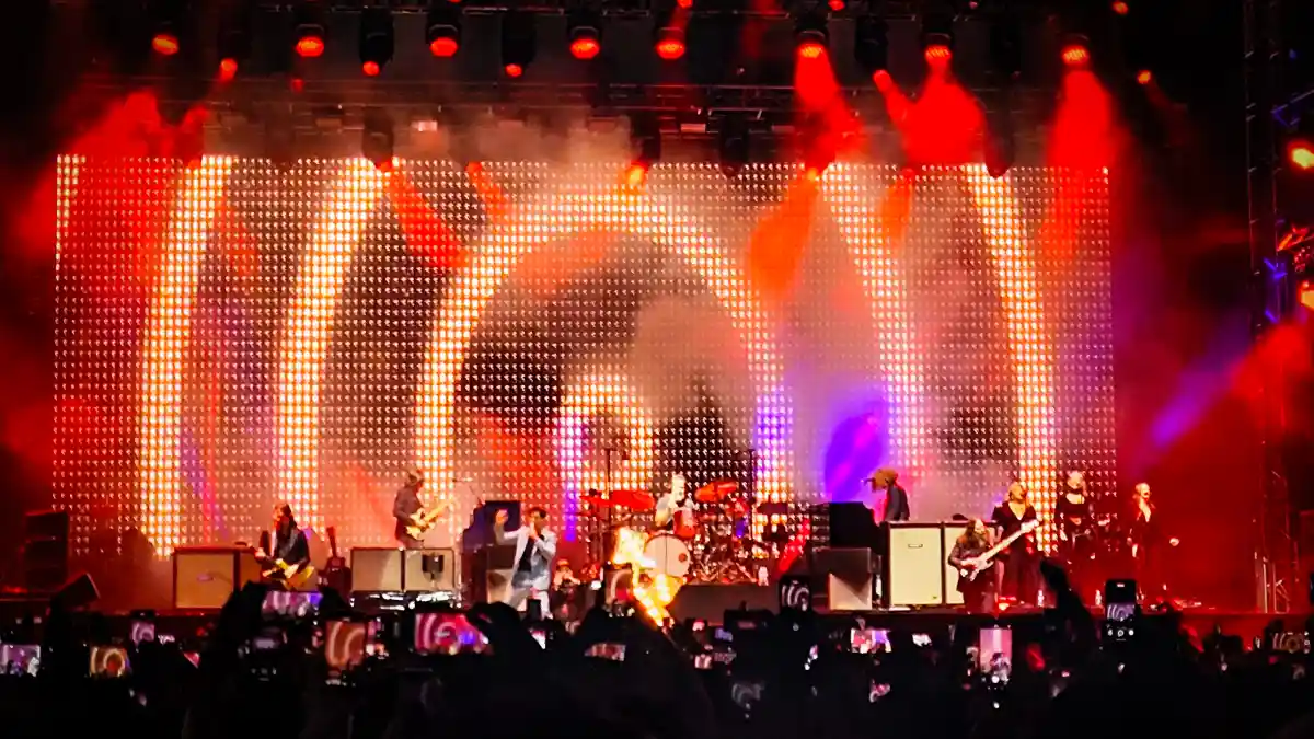 The Killers durante su concierto en la Feria de Puebla 2025.