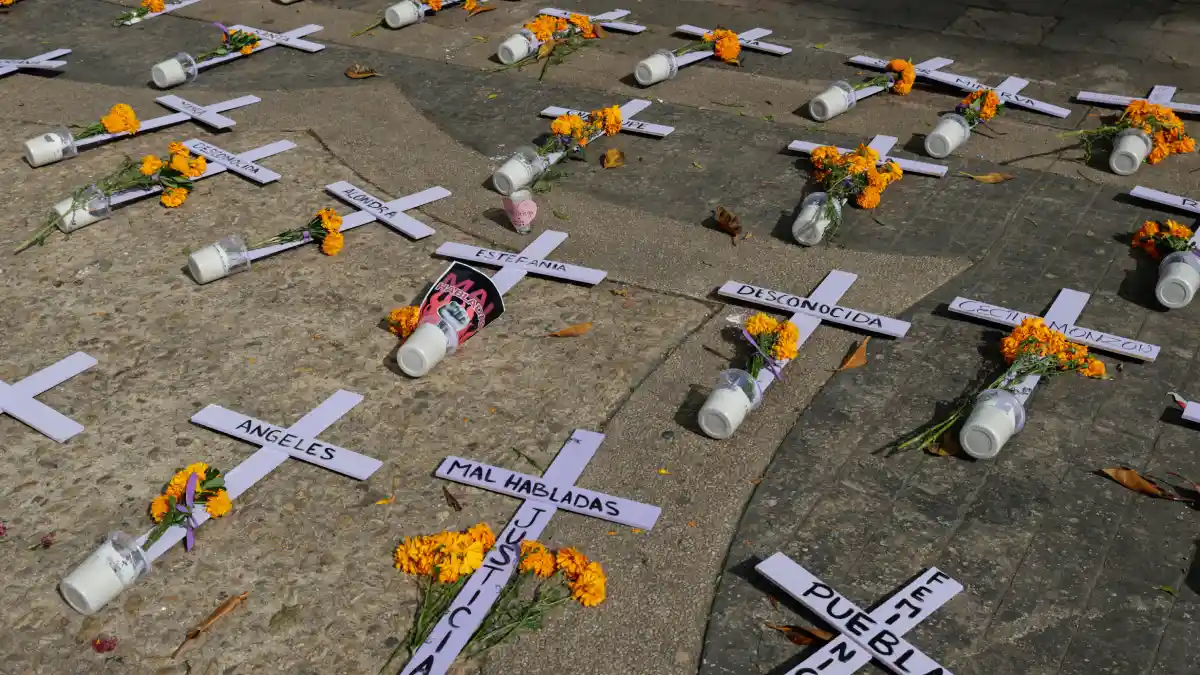 Feminicidio en Tlacotepec de Benito Juárez: una mujer es asesinada por su esposo.