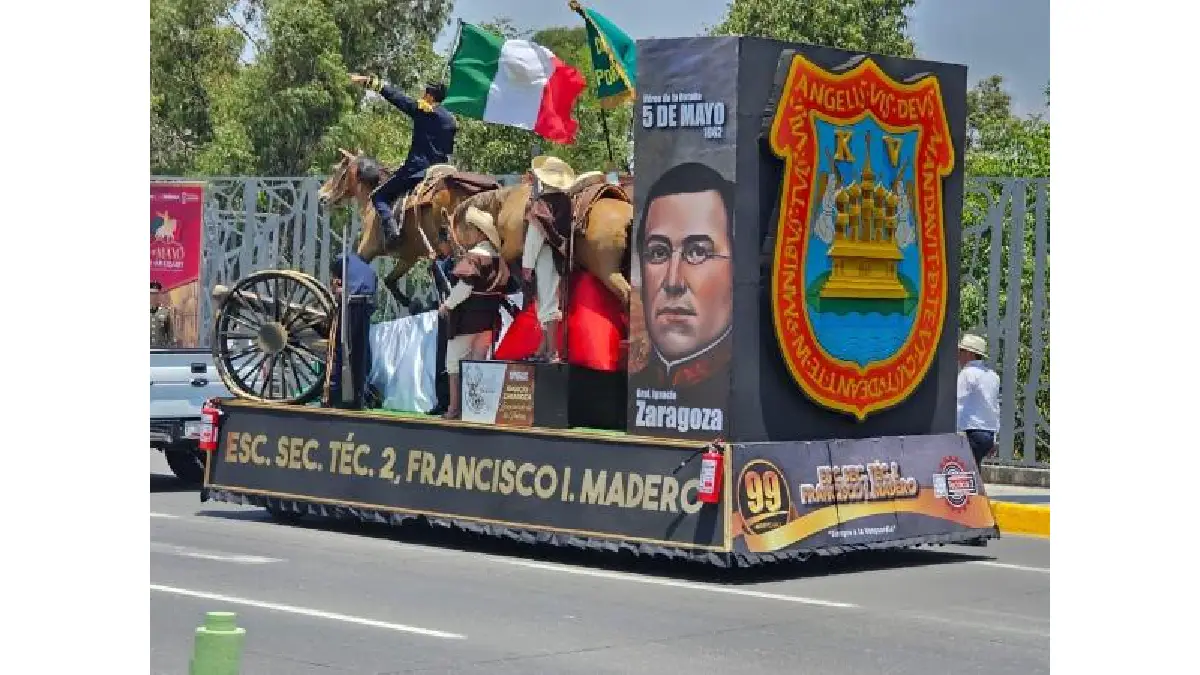 Con gran participación Desfile Cívico Militar en Puebla