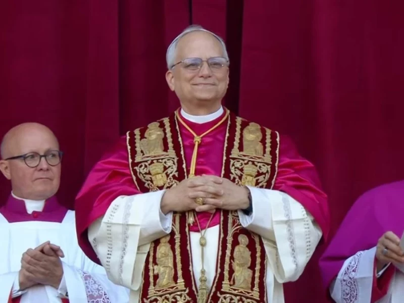 Humo blanco en el Vaticano: eligen al nuevo papa