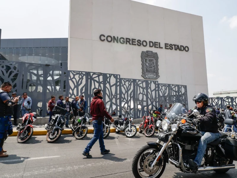 Presenta Laura Artemisa la Ley Chaleco para regular el uso de motocicletas en Puebla  