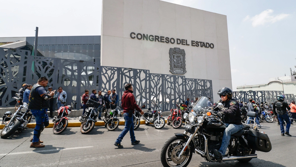 Presenta Laura Artemisa la Ley Chaleco para regular el uso de motocicletas en Puebla  