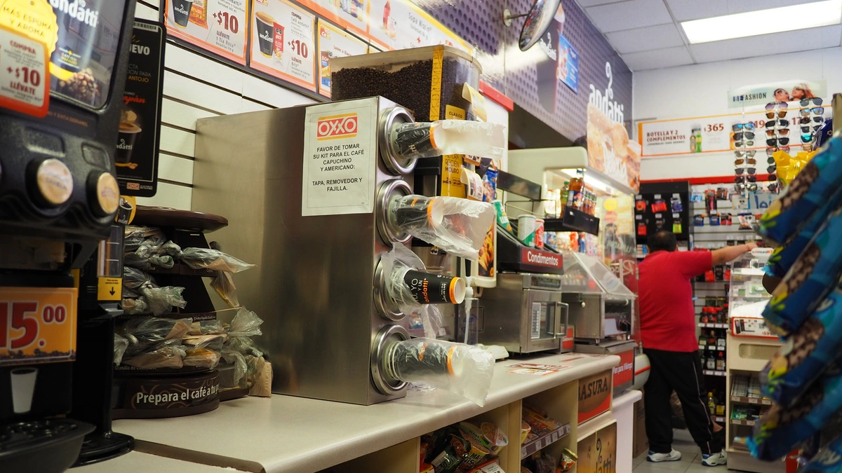 Secretaría de Economía busca que tiendas Oxxo vendan productos poblanos  