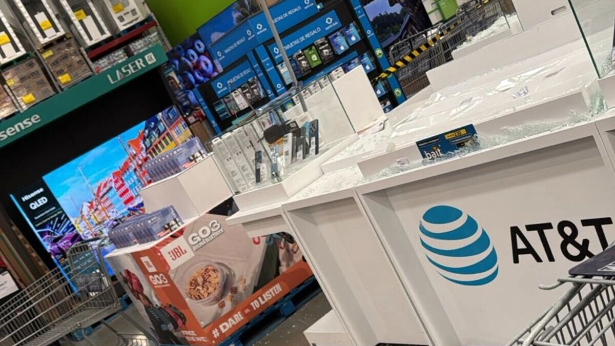 En violento asalto, delincuentes roban celulares del Sam's Club de Periplaza 