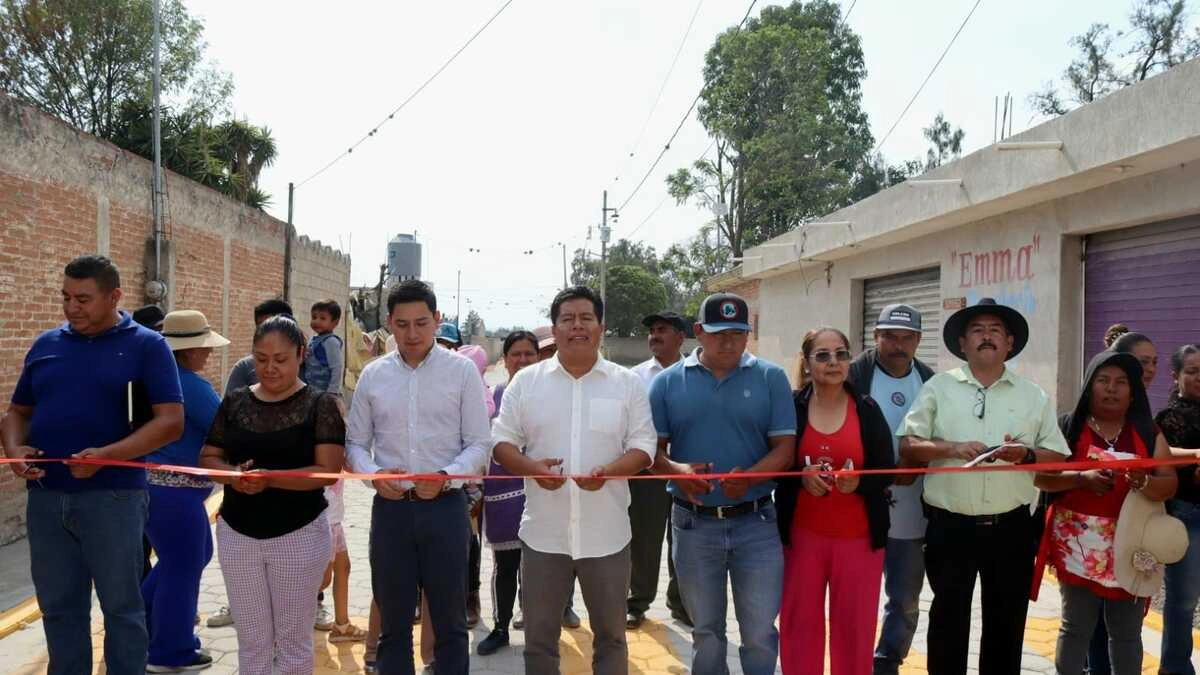 Mateo Hernández inaugura obra de adoquinamiento y drenaje de calles en Tecamachalco