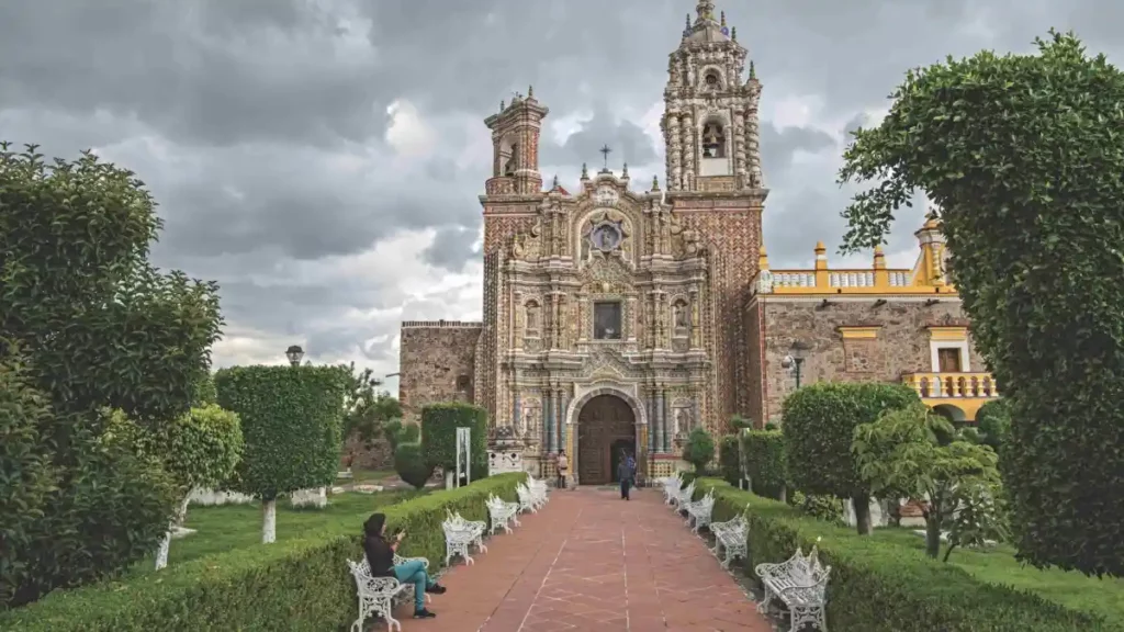 Templo de San Francisco Acatepec.