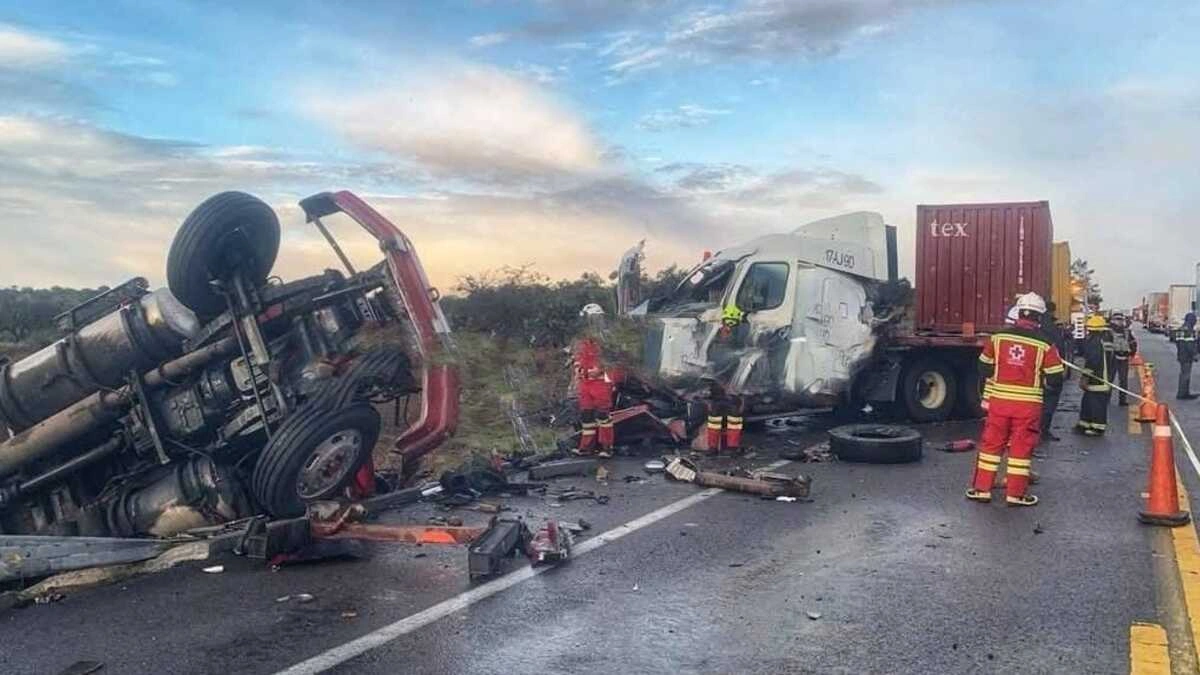 Muere conductor prensado tras aparatoso accidente en la Amozoc-Perote