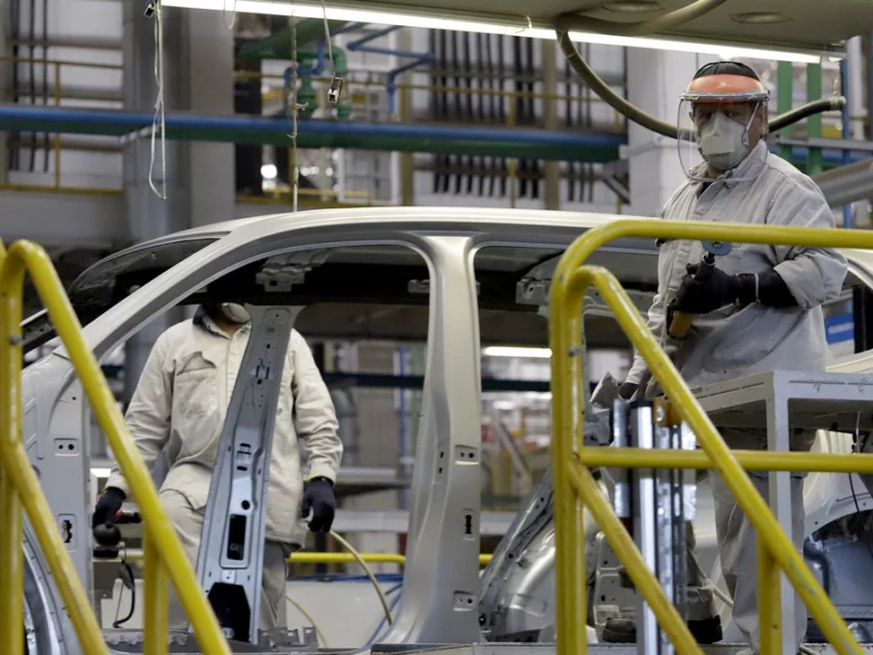 Estados Unidos reduce aranceles a autos de México del 25% al 15%
