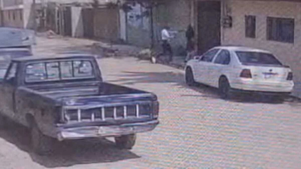 VIDEO: Con pistola en mano, delincuente asalta a una niña en la colonia Miguel Hidalgo