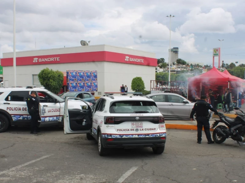 Asalto a cuentahabiente en Plaza Loreto provoca movilización policiaca