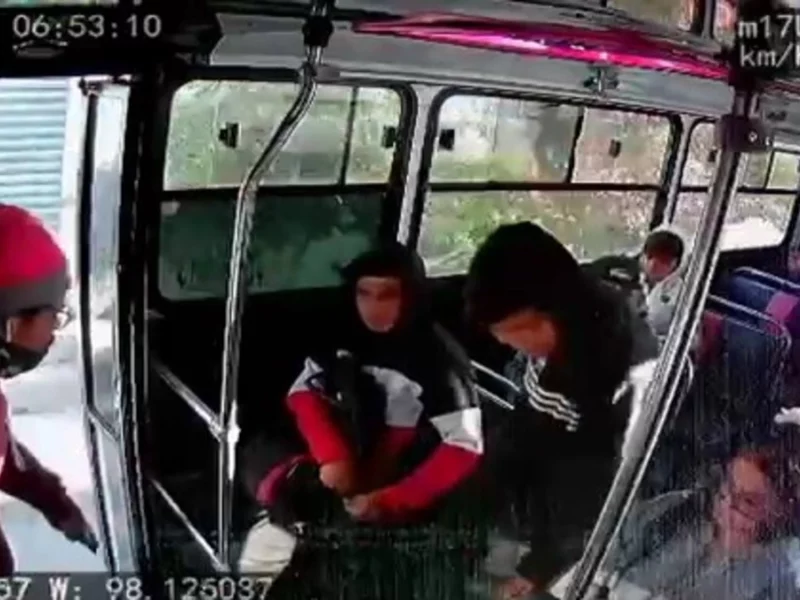 VIDEO: Con navajas y pistolas asaltan la ruta M17 en la colonia 2 de Mayo
