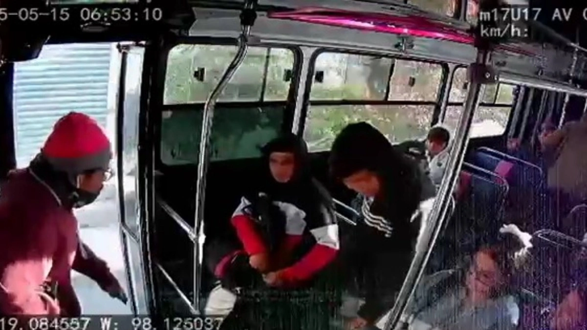 VIDEO: Con navajas y pistolas asaltan la ruta M17 en la colonia 2 de Mayo