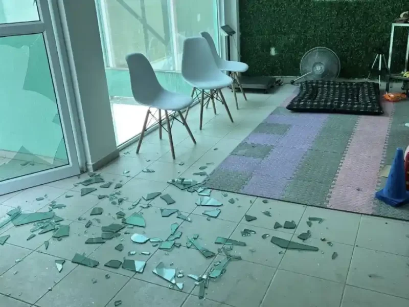 Delincuentes roban más de 120 mil pesos en equipo de la veterinaria Rehabi-Vet en la colonia El Mirador.