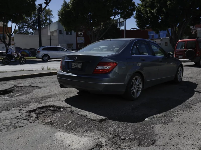 Ayuntamiento de Puebla contempla tapar 220 mil baches en lo que resta del 2025 