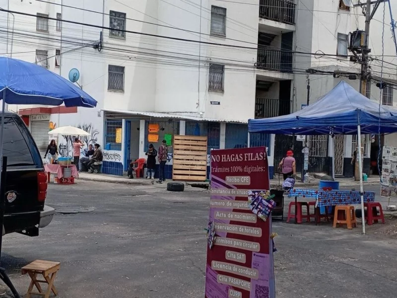Balean a un vendedor en el tianguis de Loma Bella