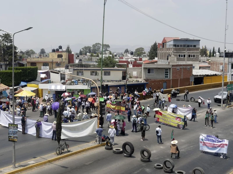 Bloqueo en la federal a Atlixco cumple 24 horas 