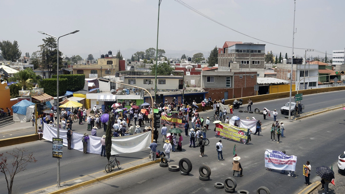 Bloqueo en la federal a Atlixco cumple 24 horas 