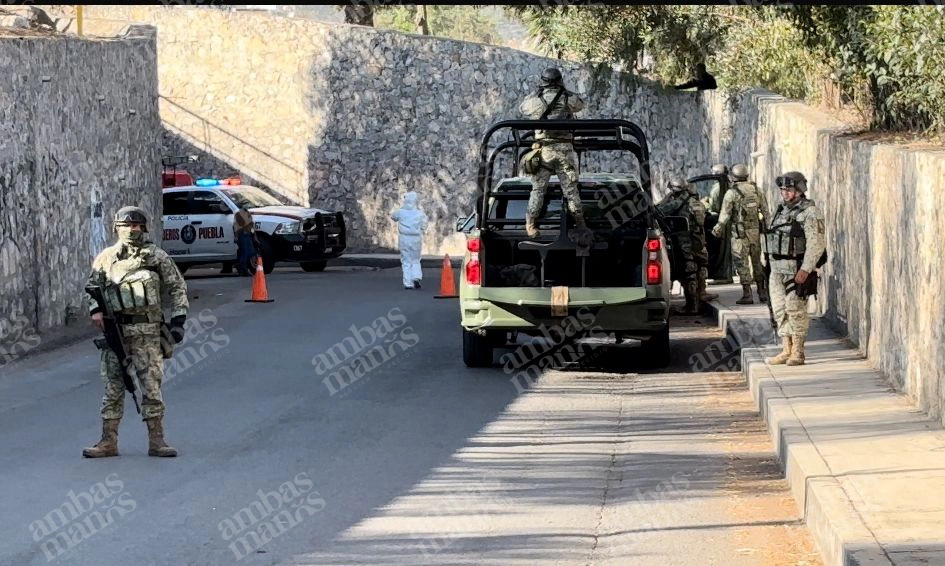 El cadáver calcinado en la cajuela de un auto en Casa Blanca, Amozoc, fue hallado en la calle Nacional.