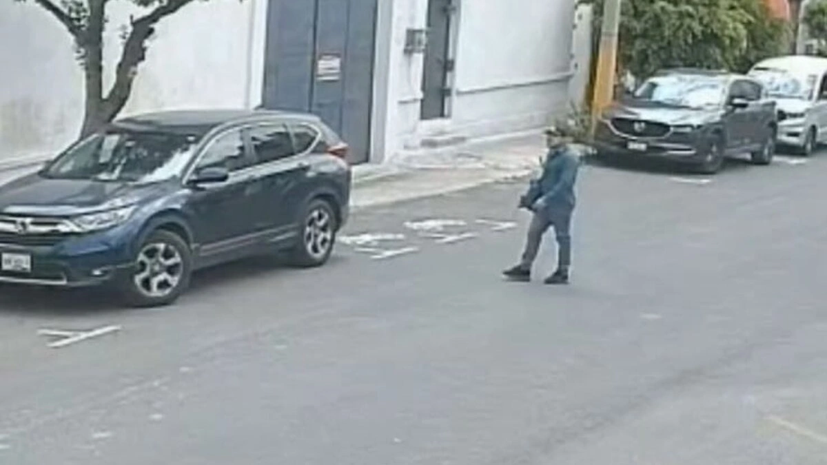 Roban otra camioneta Honda estacionada en los parquímetros de Puebla