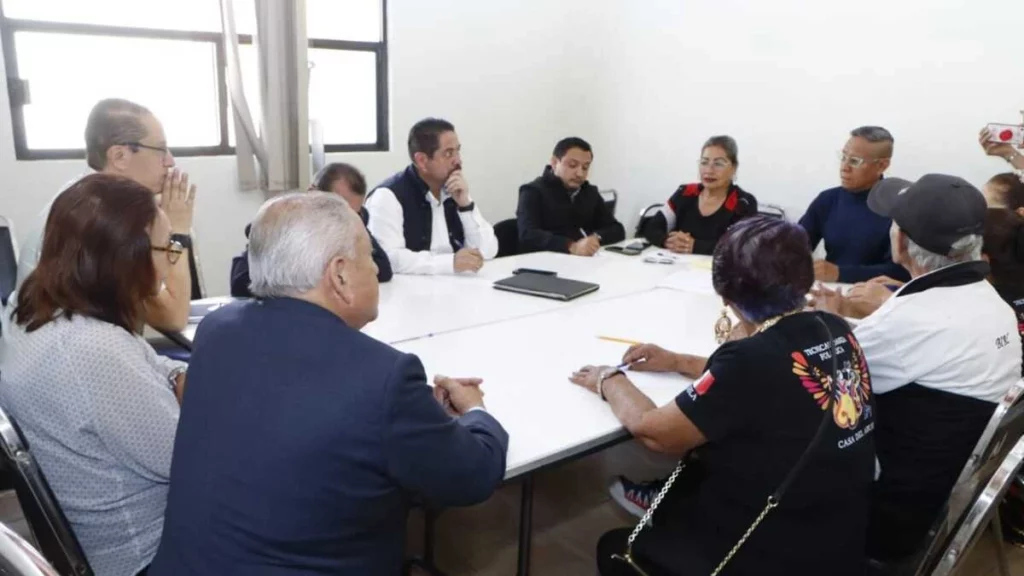 Se instaló una mesa de diálogo para atender demandas en la Casa de Abue en Puebla.