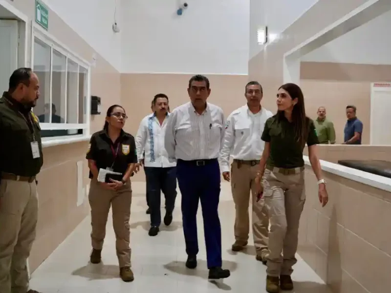 Se debe garantizar el trato digno a las personas migrantes: comisionado Sergio Salomón Céspedes.