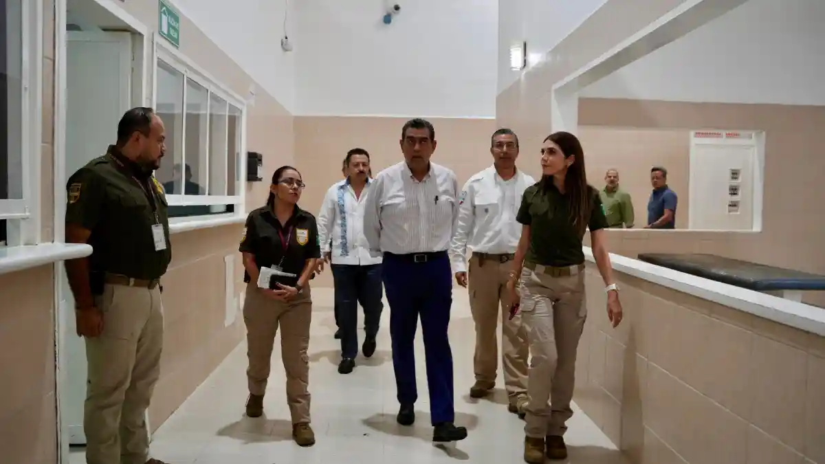 Se debe garantizar el trato digno a las personas migrantes: comisionado Sergio Salomón Céspedes.